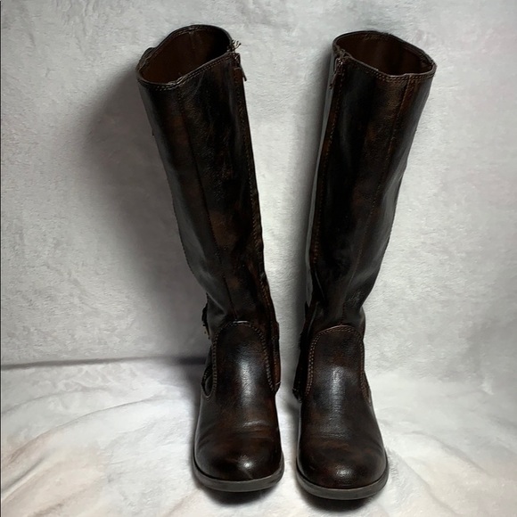 Boots - Picture 2 of 7